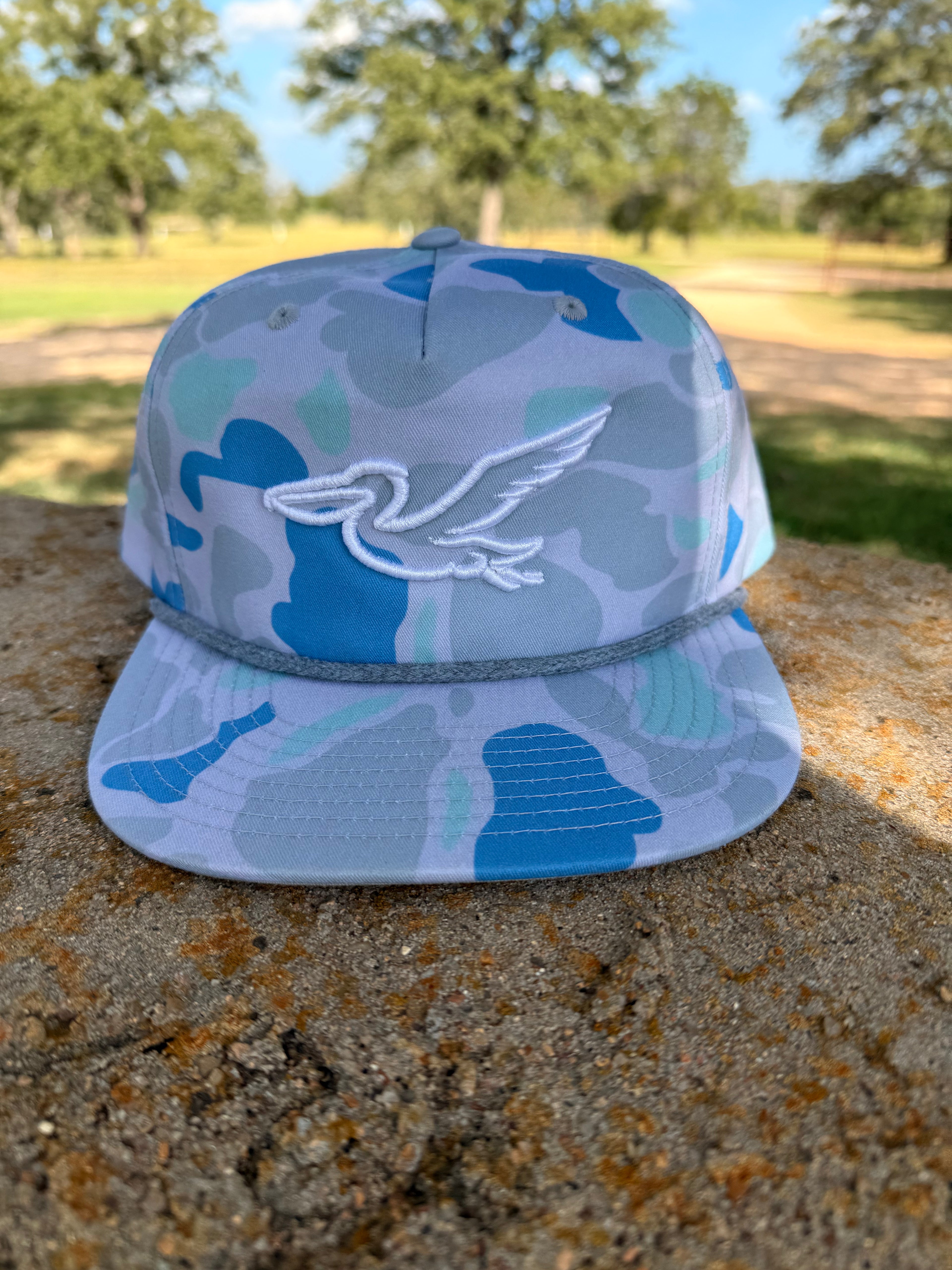 Pelican logo 256P