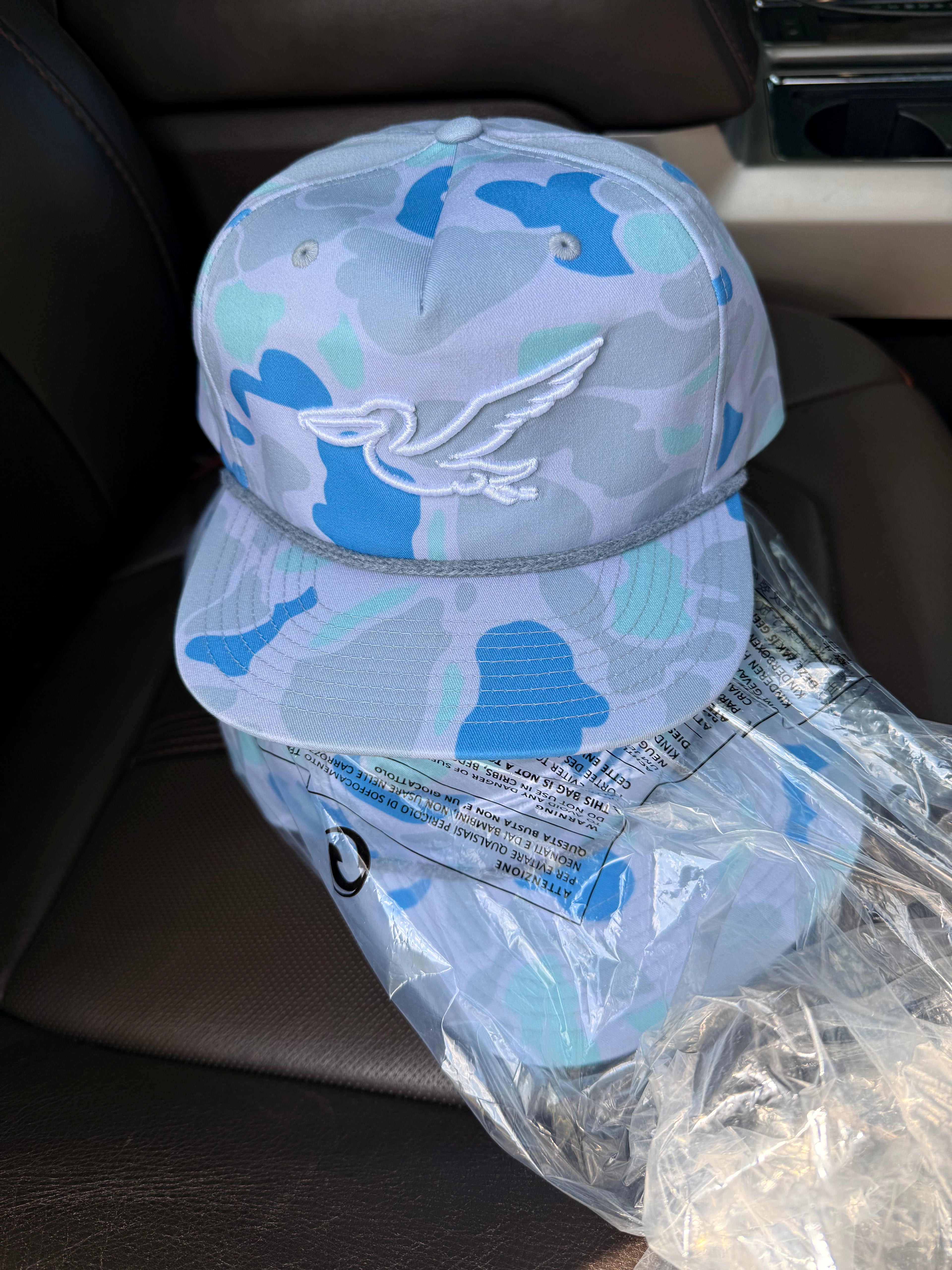 Pelican logo 256P